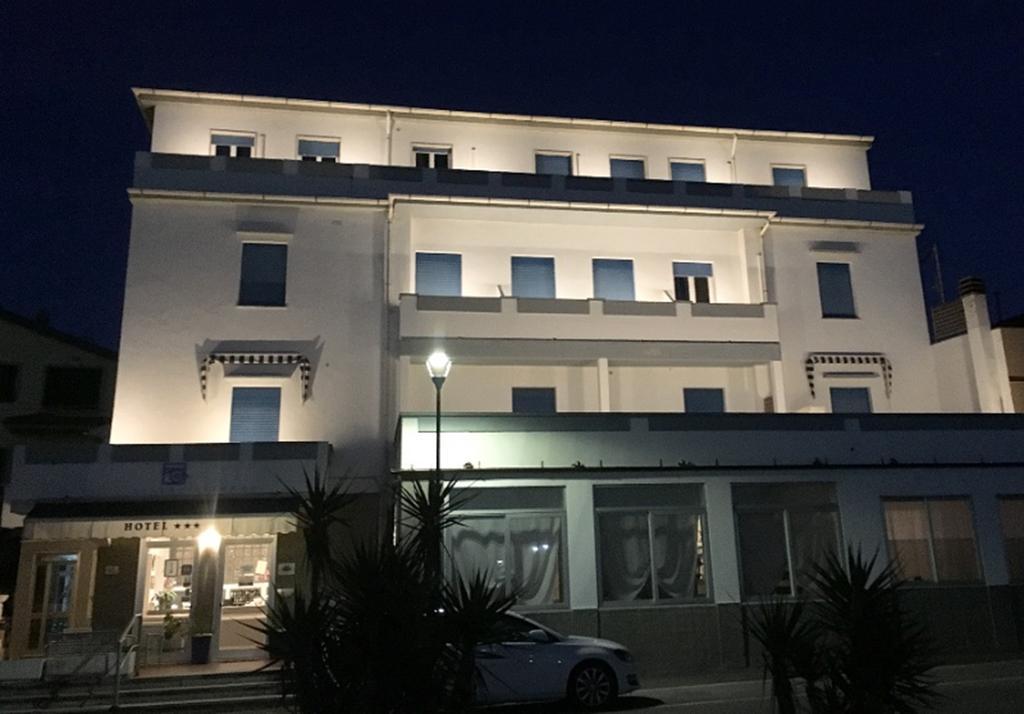 Hotel Villa Dei Gerani Rosignano Solvay Exterior photo